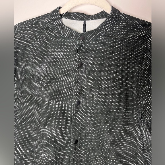 Lululemon Airing Easy Stand Collar Black Shirt—GREAT Fabric!! - Picture 8 of 13